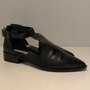 Steve Madden Columbus flats in black leather, size 8.